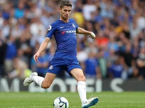 Tuyên bố "phũ phàng" với Sarri, sao Chelsea nhận "mưa tình yêu" từ NHM