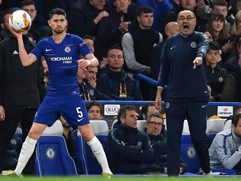 Nhạc trưởng rục rịch khăn gói, để ngỏ khả năng theo Sarri rời Chelsea