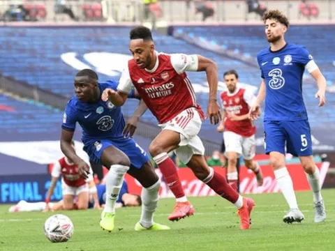Aubameyang quá tinh ranh, Jorginho ngán ngẩm càu nhàu với 1 đồng đội trên sân