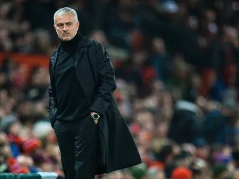 Jose Mourinho báo tin buồn cho người hâm mộ