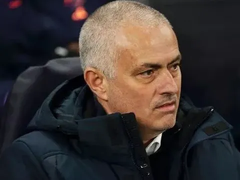 “Jose Mourinho chờ đợi cuộc gọi từ Real Madrid”