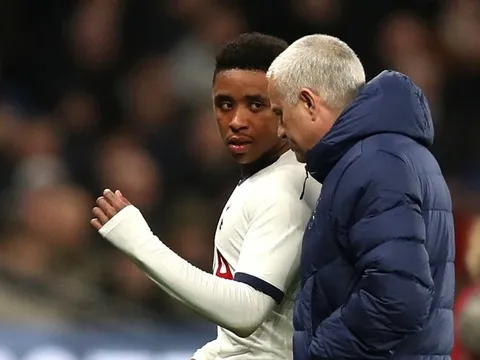 Spurs bị loại cay đắng, Mourinho đối diện với 'ám ảnh kinh hoàng'