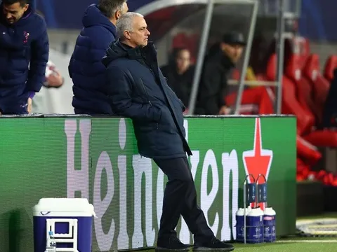 Tottenham thua thảm, Mourinho hứng 'cú sốc' lớn nhất sự nghiệp