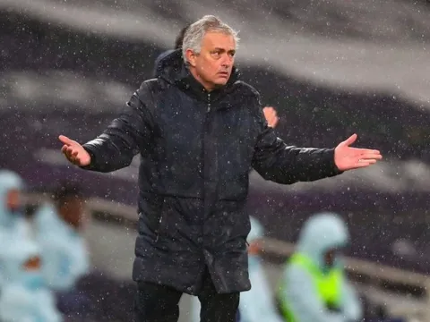 Jose Mourinho và tình thế ngàn cân treo sợi tóc