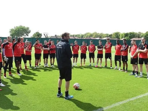 Đây, danh sách 16 cầu thủ Liverpool đầu tiên trở lại Melwood