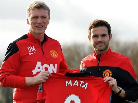 "Đơn giản là không thể thay thế Sir Alex. Ông ấy buộc phải rời Man Utd"