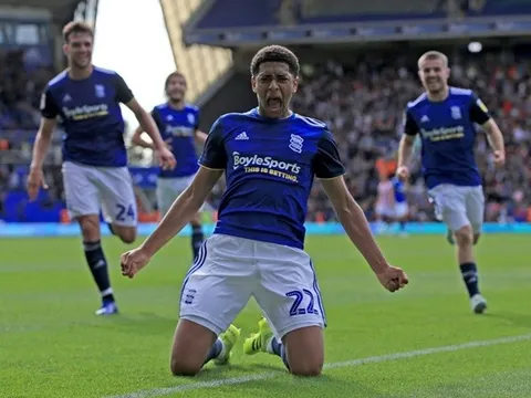 Mua 'thần đồng' nước Anh, Man Utd nhận trái đắng vì... Jadon Sancho