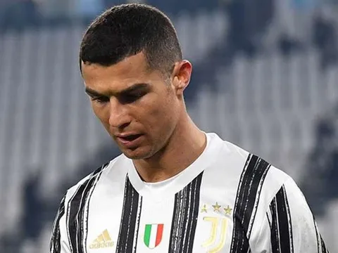 "Juve nên giải phóng Ronaldo vào cuối mùa"