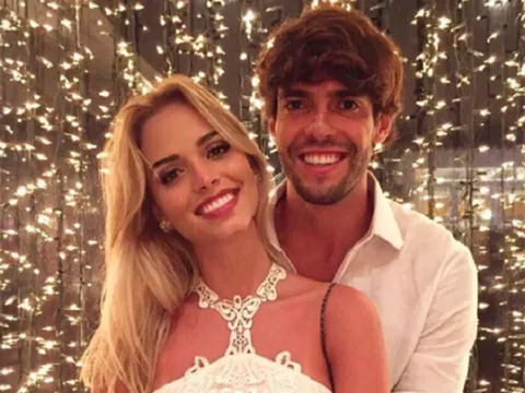 Kaka chuẩn bị có con với vợ mới cưới siêu mẫu