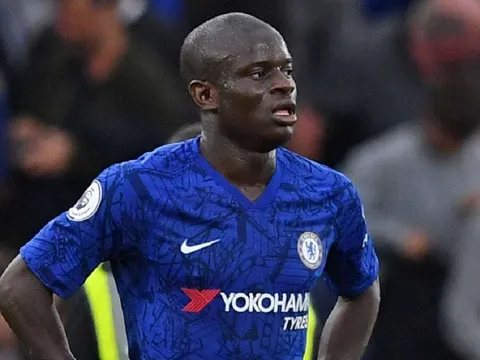 Kante từ chối đến sân tập Chelsea, đội trưởng Liverpool lên tiếng