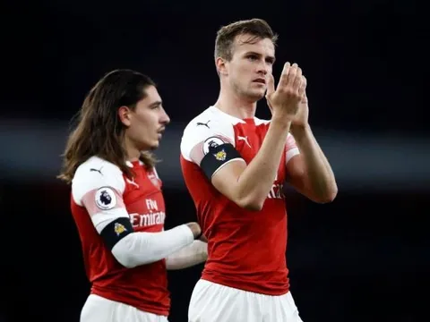 "Kẻ bất bại" tái xuất, Arsenal vẫn phiền lòng vì 3 cái tên