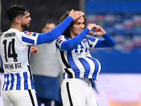 "Kẻ nổi loạn" của Arsenal báo tin cực vui trên đất Đức