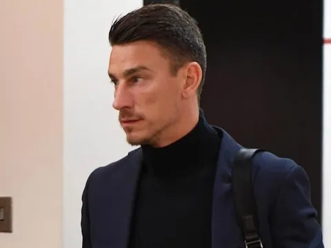 "Kẻ nổi loạn" tính chuyện cầm quân sau khi rời Arsenal