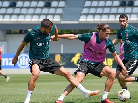 "Kẻ nổi loạn" trở lại Juventus, cố gắng gây ấn tượng với HLV Sarri