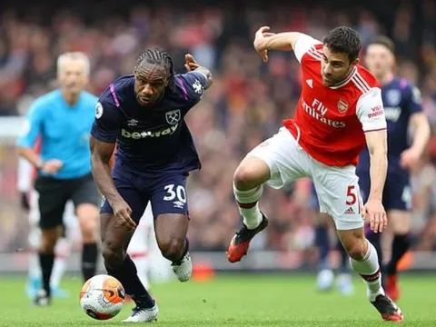 'Kẻ thất sủng' tỏa sáng, Arsenal giành 3 điểm kịch tính trước West Ham