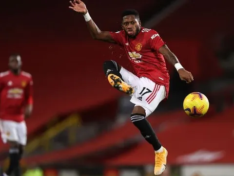 Khắc chế Grealish và McGinn, đã đến lúc Solskjaer sử dụng 2 'quái vật' tuyến giữa