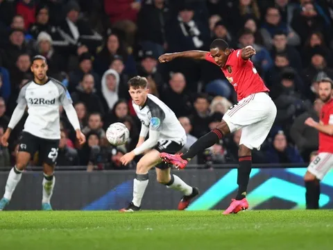 "Khi đã ký hợp đồng với Man Utd, tôi run rẩy trên giường"