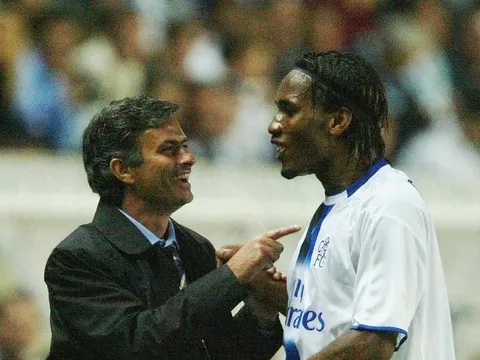 "Khi Mourinho bị sa thải, tất cả khóc nức nở. Phòng thay đồ vỡ vụn"