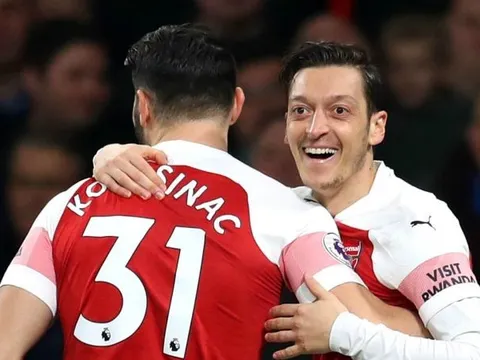Khi nào Ozil mới tái xuất trong màu áo Arsenal?