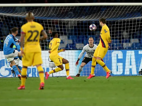 Khiến Ter Stegen chôn chân, sao Napoli sánh vai cùng Hamsik và Maradona