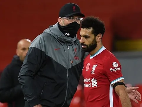 Khó chịu ra mặt với Klopp, Salah ra quyết định chấn động Anfield