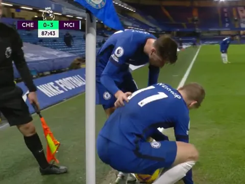 Khó đỡ với tình huống tự mình làm bị thương của Werner