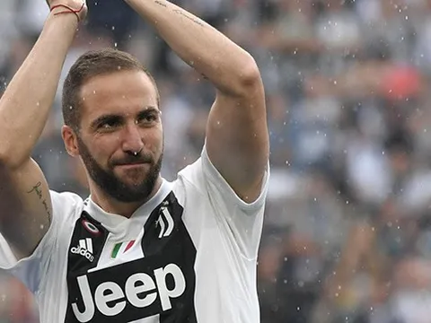 Khốn khổ 'cục tạ' của Juve, làm tất cả để mong Sarri xem xét