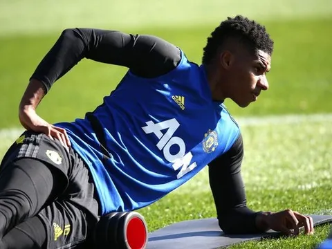 "Không khó khi ký hợp đồng với Man United"