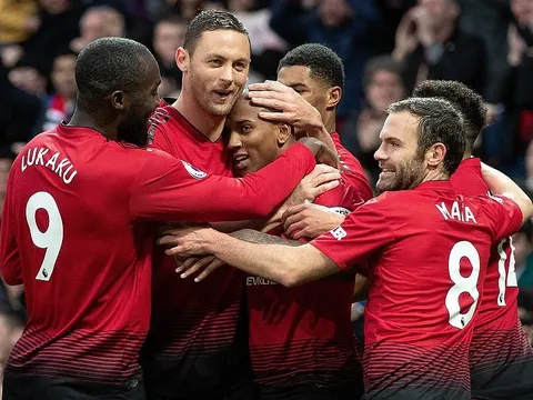 Không rời Man Utd dù lương cao gấp 4, thế mới là tinh thần Quỷ đỏ!