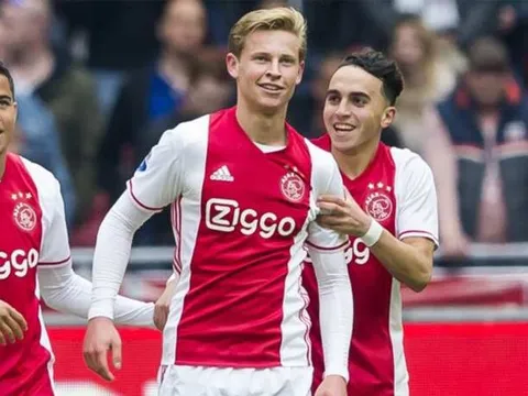 'Không thể nói và cử động, cậu ấy nhướng mày, ý bảo tôi hãy đến Barca'