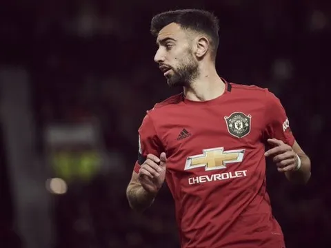 Không thể thi đấu vì Corona, cầu thủ hay nhất Premier League làm gì?