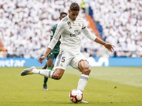 Không tưởng! Chi 430 triệu, Man Utd sẽ có ngay 'siêu trung vệ'