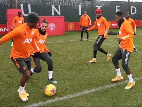 Kỹ thuật hơn người, Amad Diallo khiến các đồng đội phấn khích