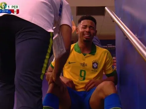 Kiến tạo, ghi bàn và ăn thẻ đỏ, Gabriel Jesus khóc nghẹn như một đứa trẻ