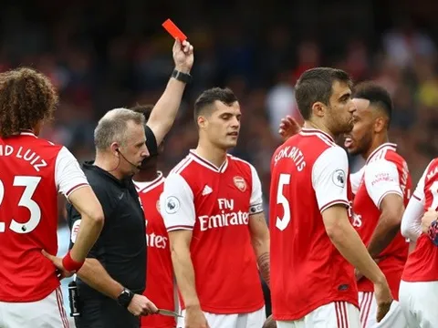 'Thảm họa' Maitland-Niles suýt nữa nhấn chìm Arsenal