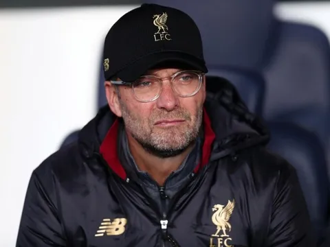 XONG! Nhấn chìm Spurs, Klopp báo tin nghiêm trọng cho CĐV Liverpool