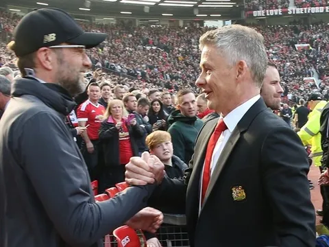 Klopp tự biến mình thành “gã hề” khi mỉa mai Man Utd