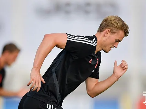 Dự bị ở Juventus, De Ligt nhận cảnh báo từ HLV trưởng ĐT Hà Lan