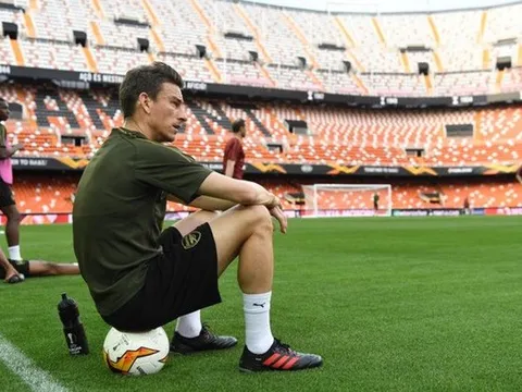 Koscielny 'đại náo' Emirates: Chưa hẳn là thảm họa đâu, Emery!