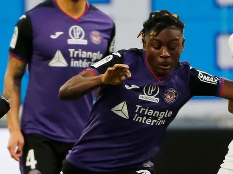 Khuấy đảo chợ đông, Man Utd đưa "thần đồng lục lăng" vào tầm ngắm