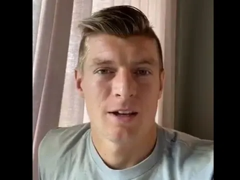 Kroos gửi tới "nạn nhân của corona" thông điệp đầy ý nghĩa