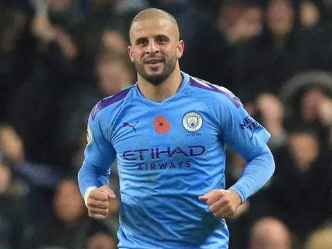 Sao Man City nghiện game trầm trọng vì bị "cô lập"