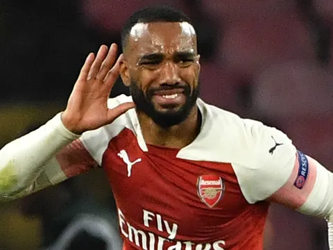 Lacazette cần thay đổi để trụ lại Arsenal