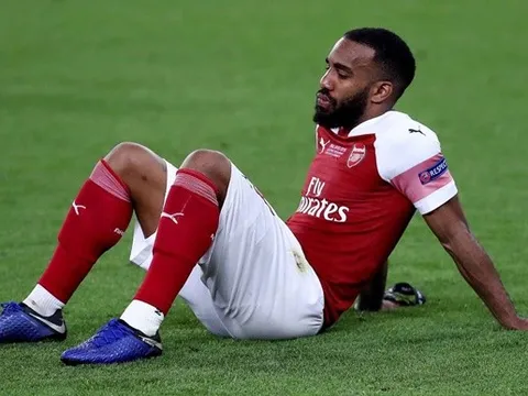 Sao Arsenal báo tin vui đến CĐV khi dính chấn thương gây sốc