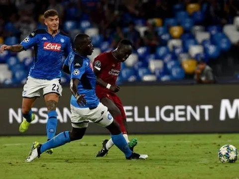 Làm lu mờ Van Dijk, 'quái thú' Napoli cho thấy mình 'ngon không kém'