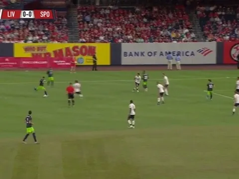 Làm M.U 'thèm thuồng', sao 70 triệu 'nã đại bác' rung lưới Liverpool