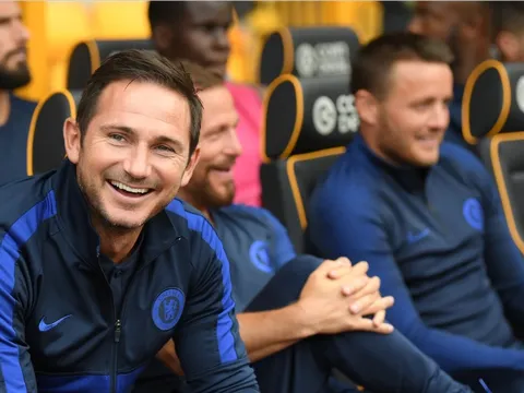 HLV Lampard giải thích vì sao Chelsea chơi với ba trung vệ