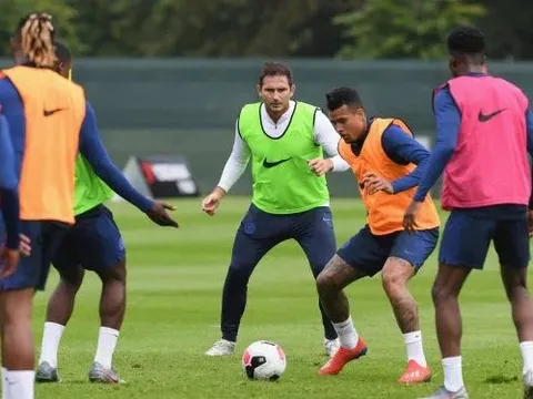 Lampard thị uy, Chelsea tập gấp đôi thường lệ