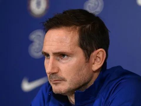 Lampard tù túng, Mourinho nói đúng 1 câu