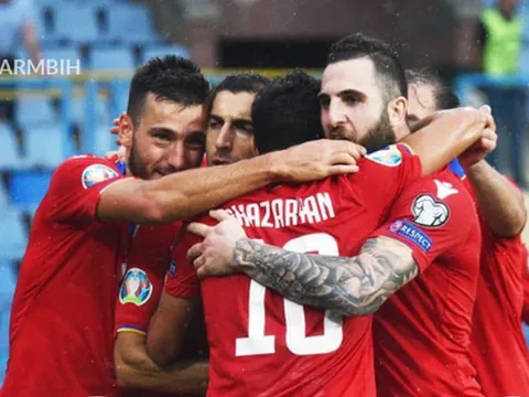 Lập cú đúp, cựu sao Man United giúp đội nhà duy trì hy vọng tham dự EURO 2020